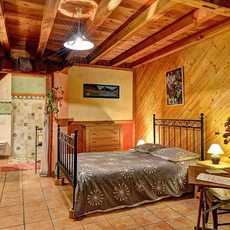 Chambres D'hote Le Brin De Paille Bed & Breakfast Saint-Martin-de-Queyrieres